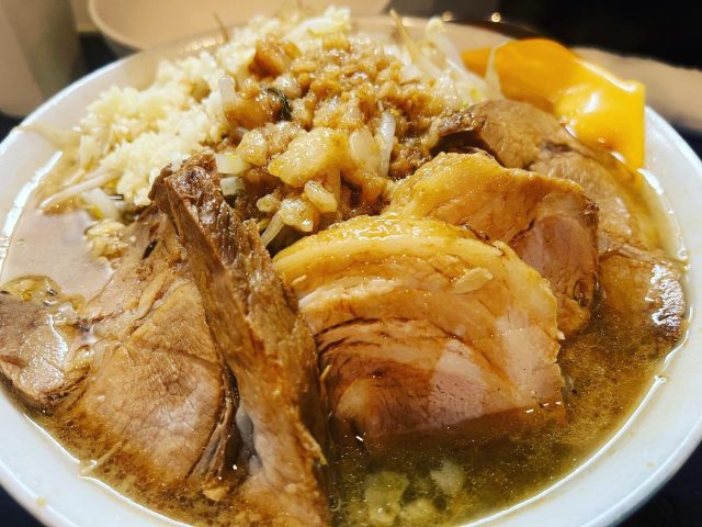 ラーメン荘 これが好きだからさん

豚や豚やニンニクチーズや〜

カラメマシコール🎵
玉子に絡めて☺️